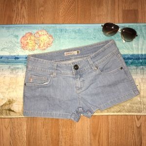 Just USA women’s light wash jean shorts